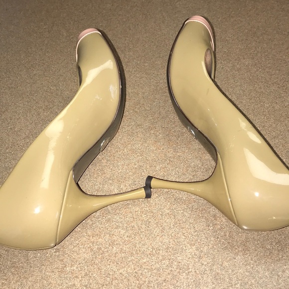 Dolce Gabbana Patent leather nude & pink peep toe pumps - Picture 5 of 8